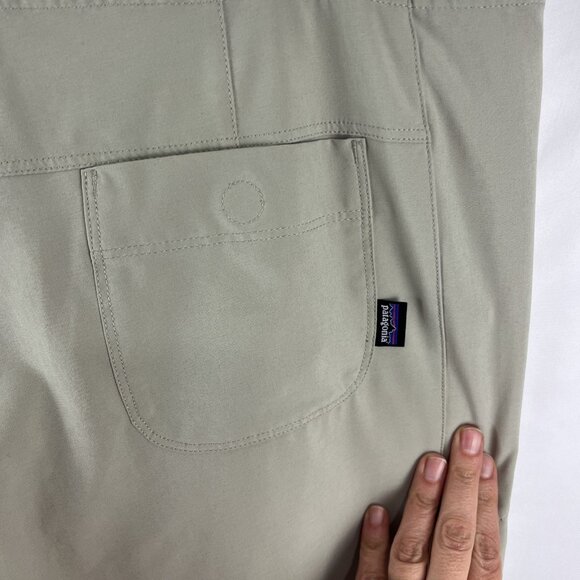 Pantagonia Beige Quick-Dry Lightweight Capris Women's Size 12 - Picture 6 of 11